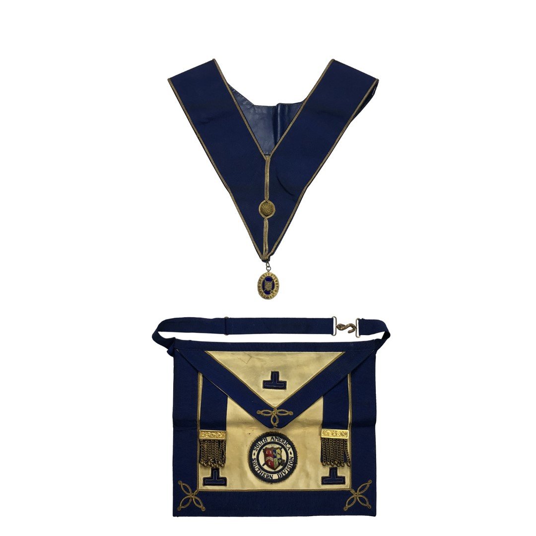 Mandil, collarín y joya masónicos