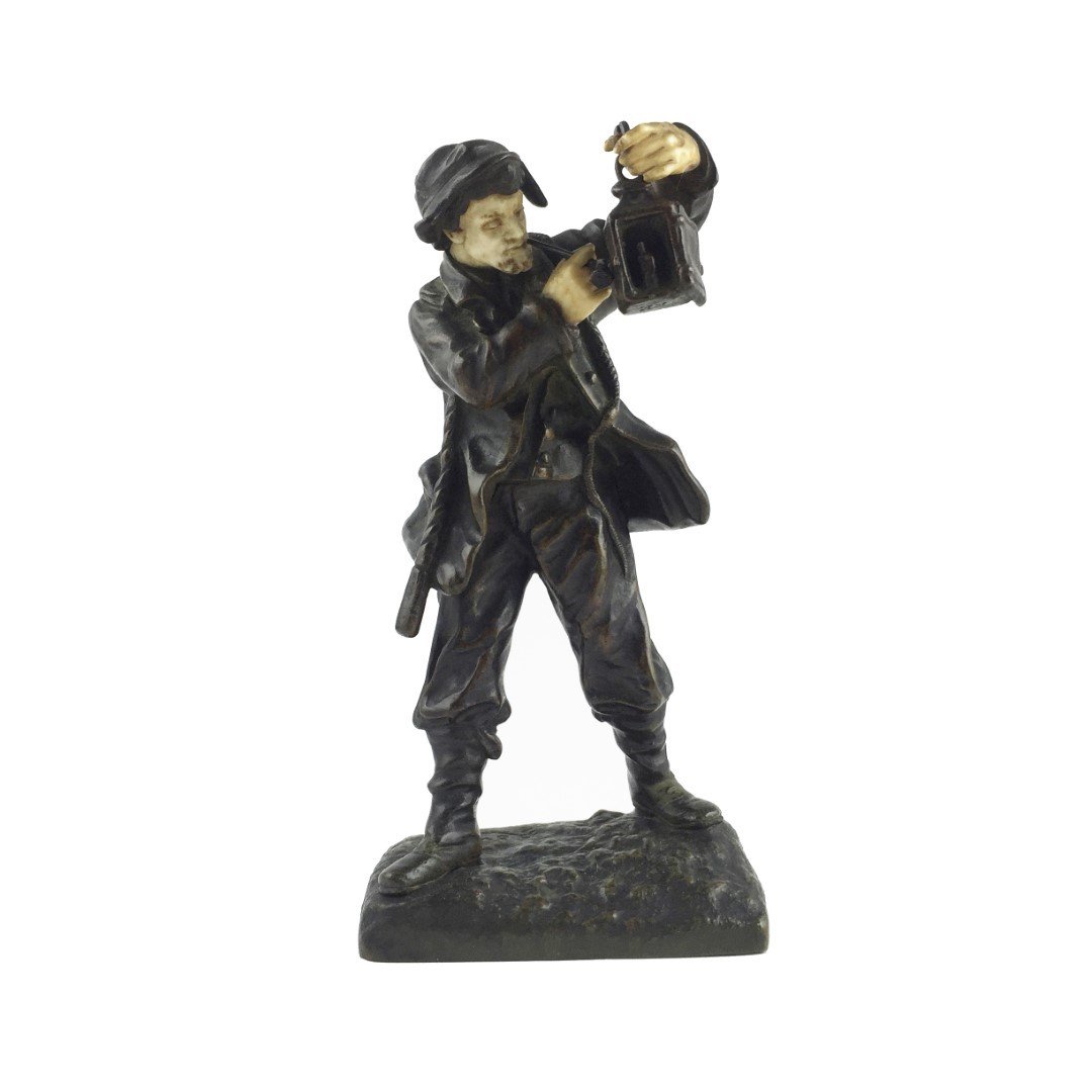 Escultura "Hombre con pipa"