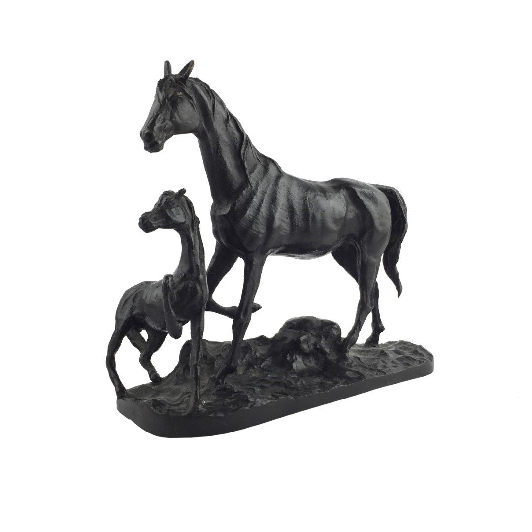 Escultura "Yegua con potrillo"