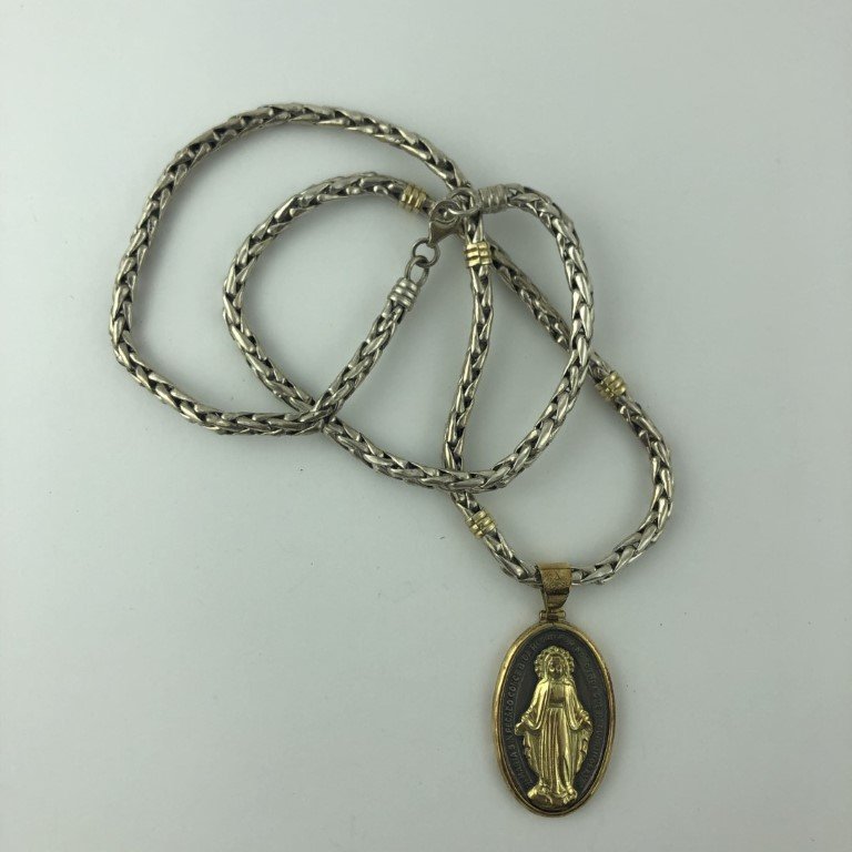Collar y medalla en plata y oro
