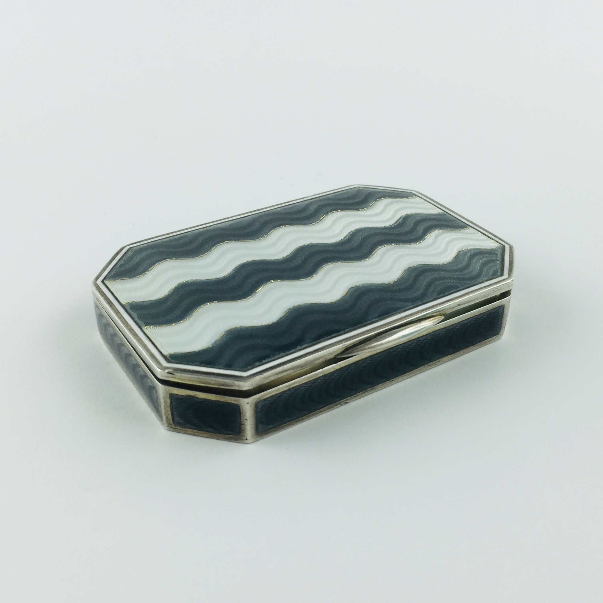 Caja de sobremesa en plata