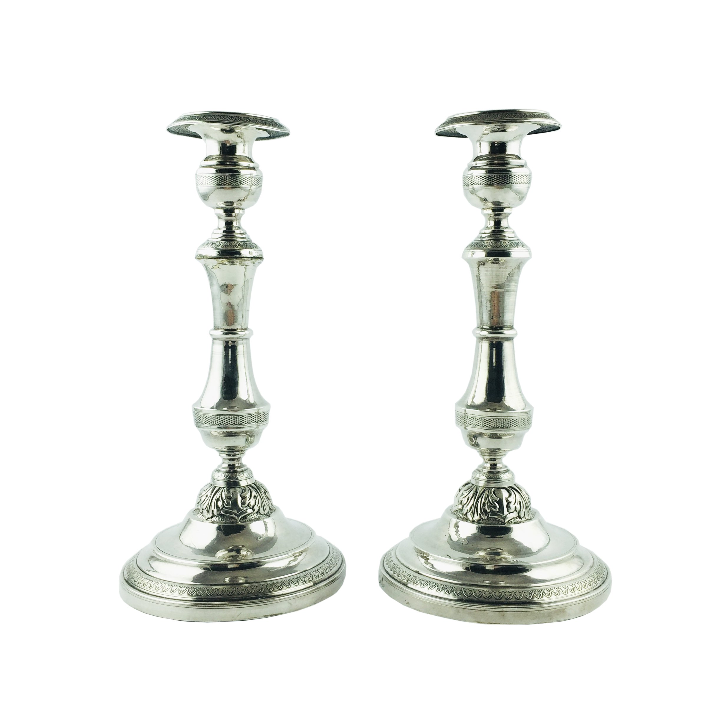 Par de candeleros en plata