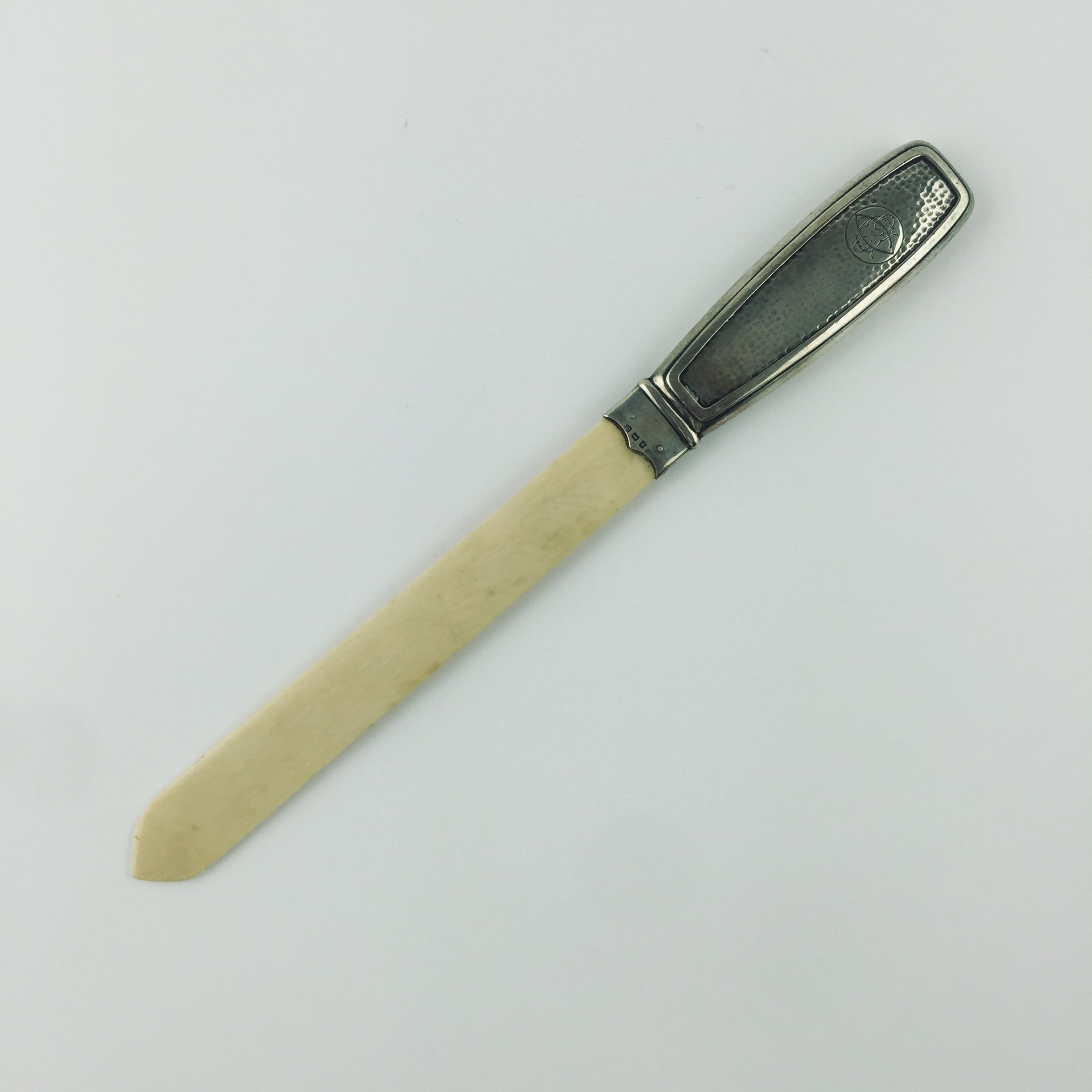 Abrecartas en marfil