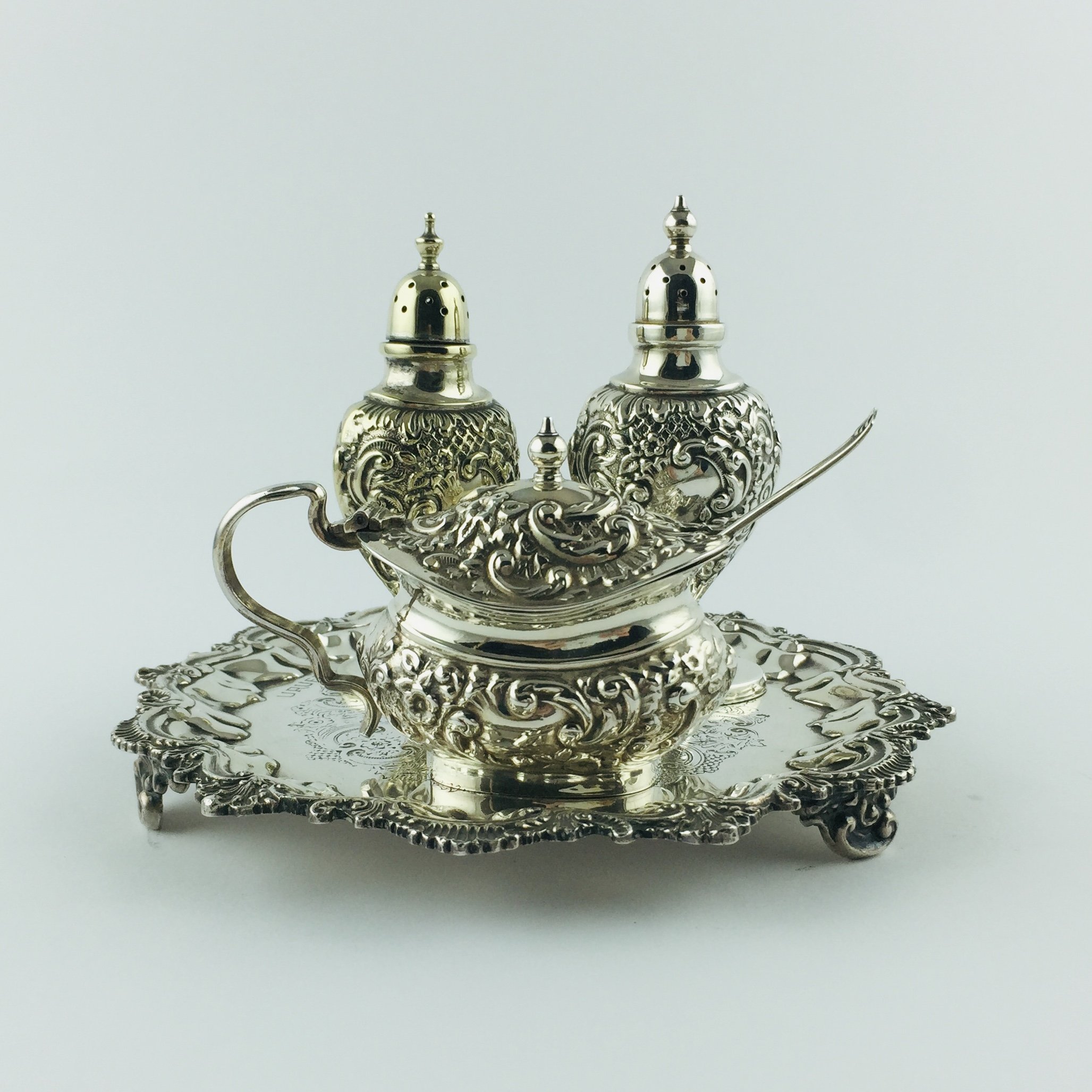 Juego de salero en metal plateado