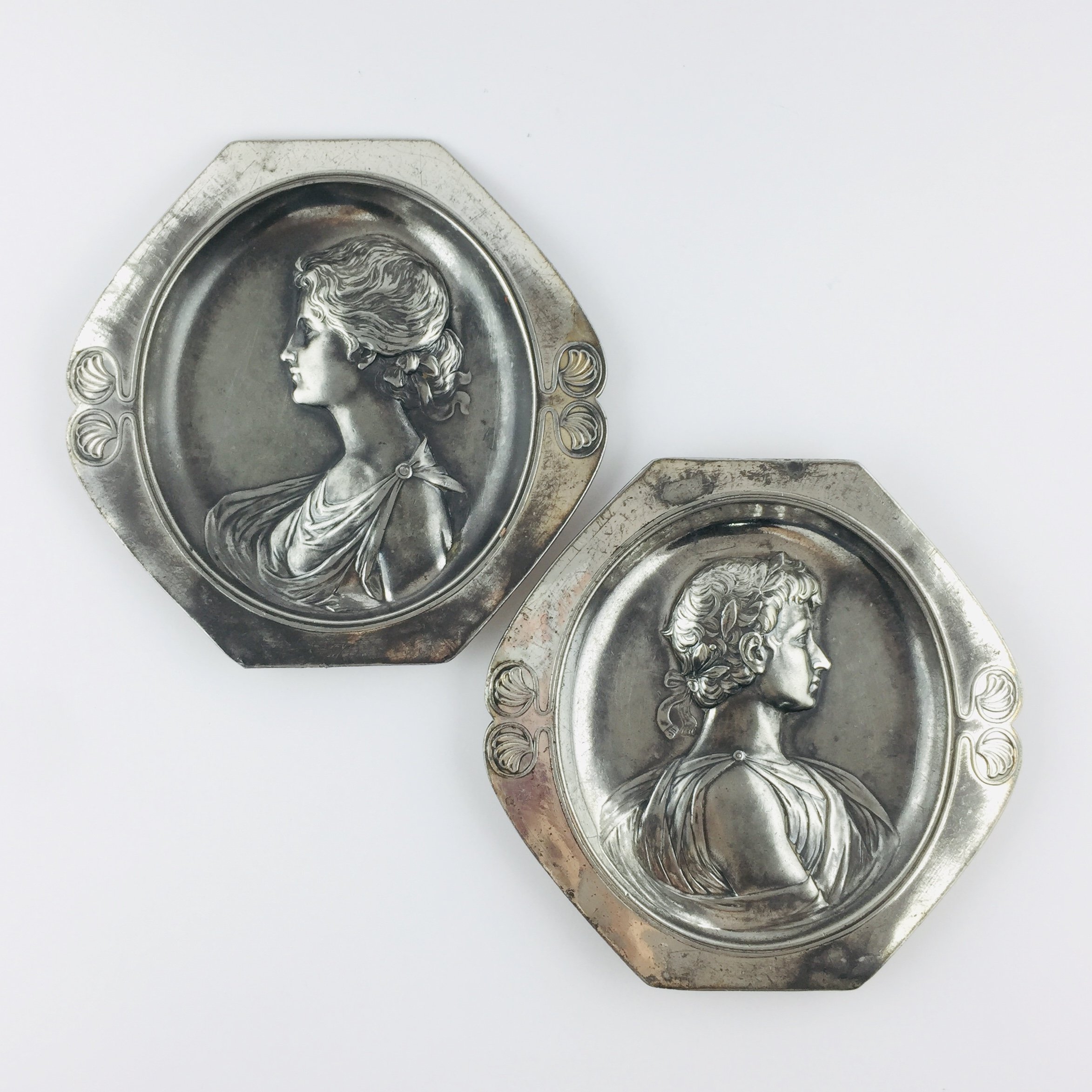 Par de despojadores en metal plateado