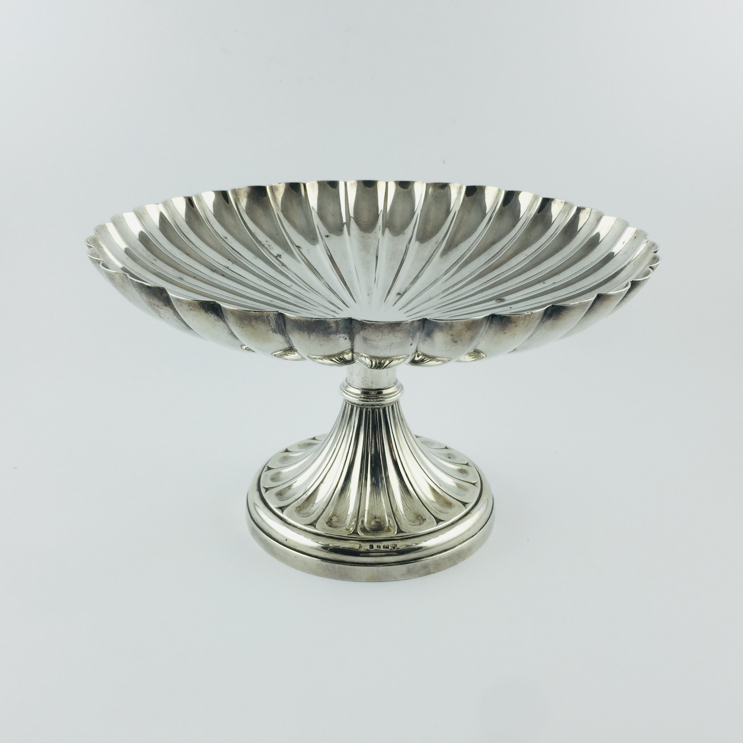 Centro de mesa en metal plateado