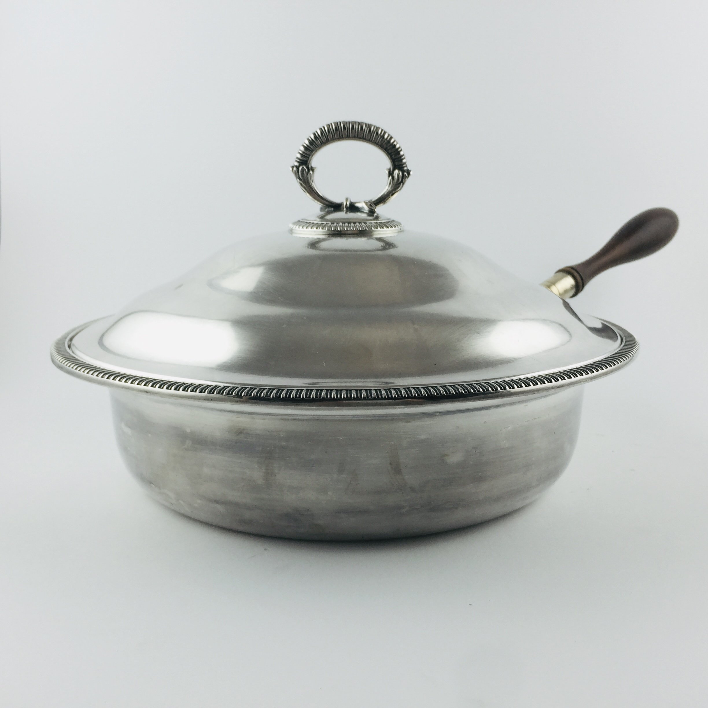 Guisera en metal plateado