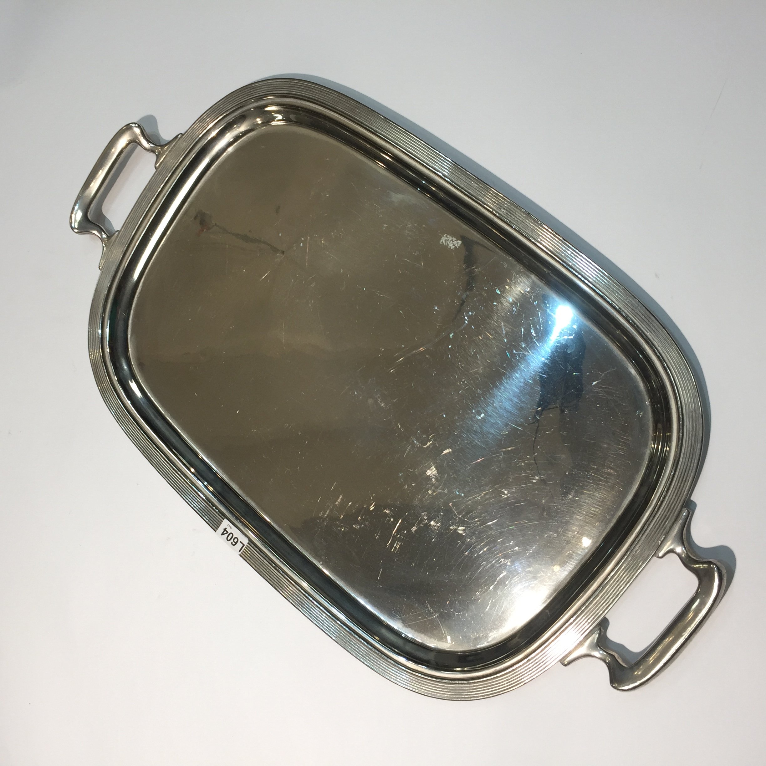 Bandeja en metal plateado