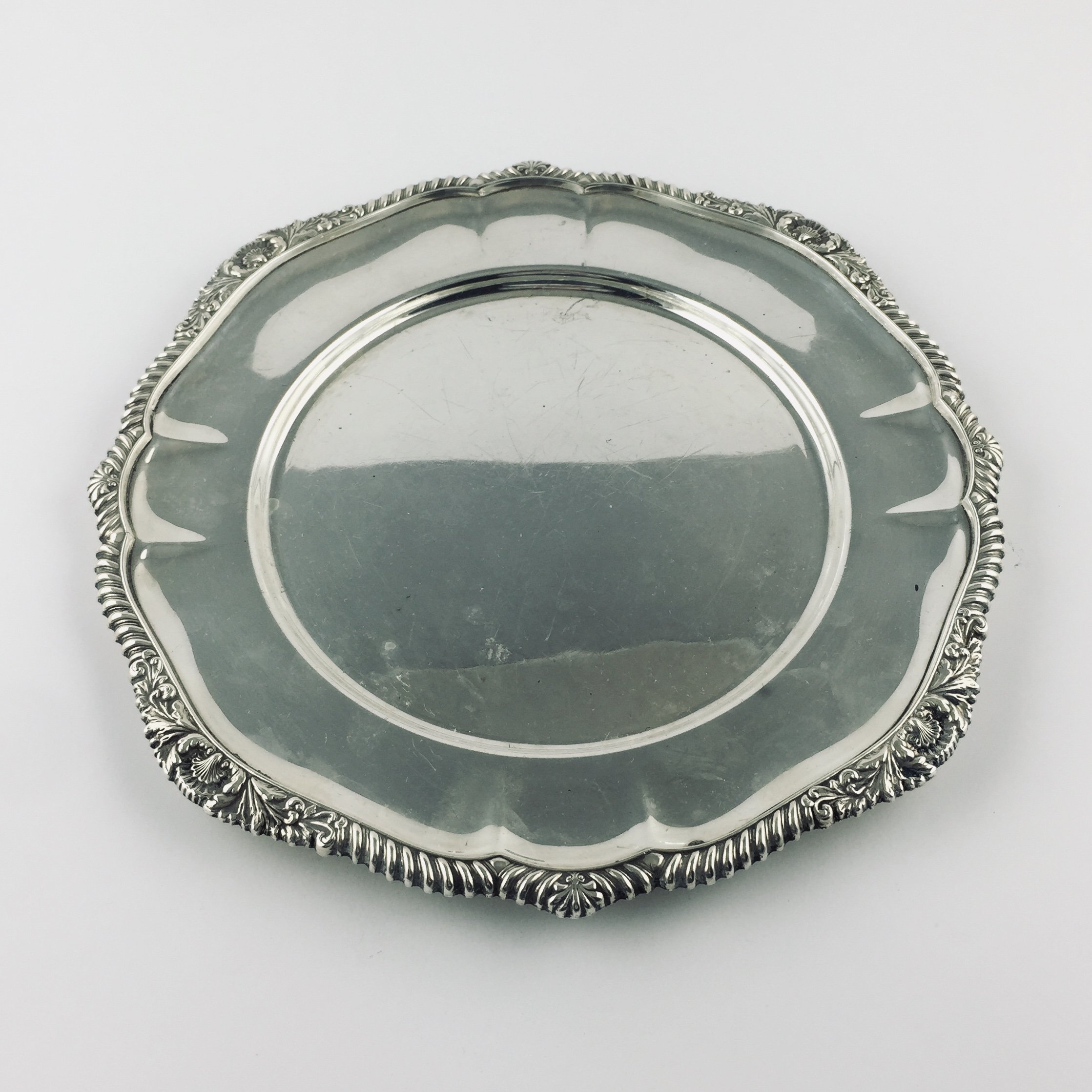 Bandejas en metal plateado