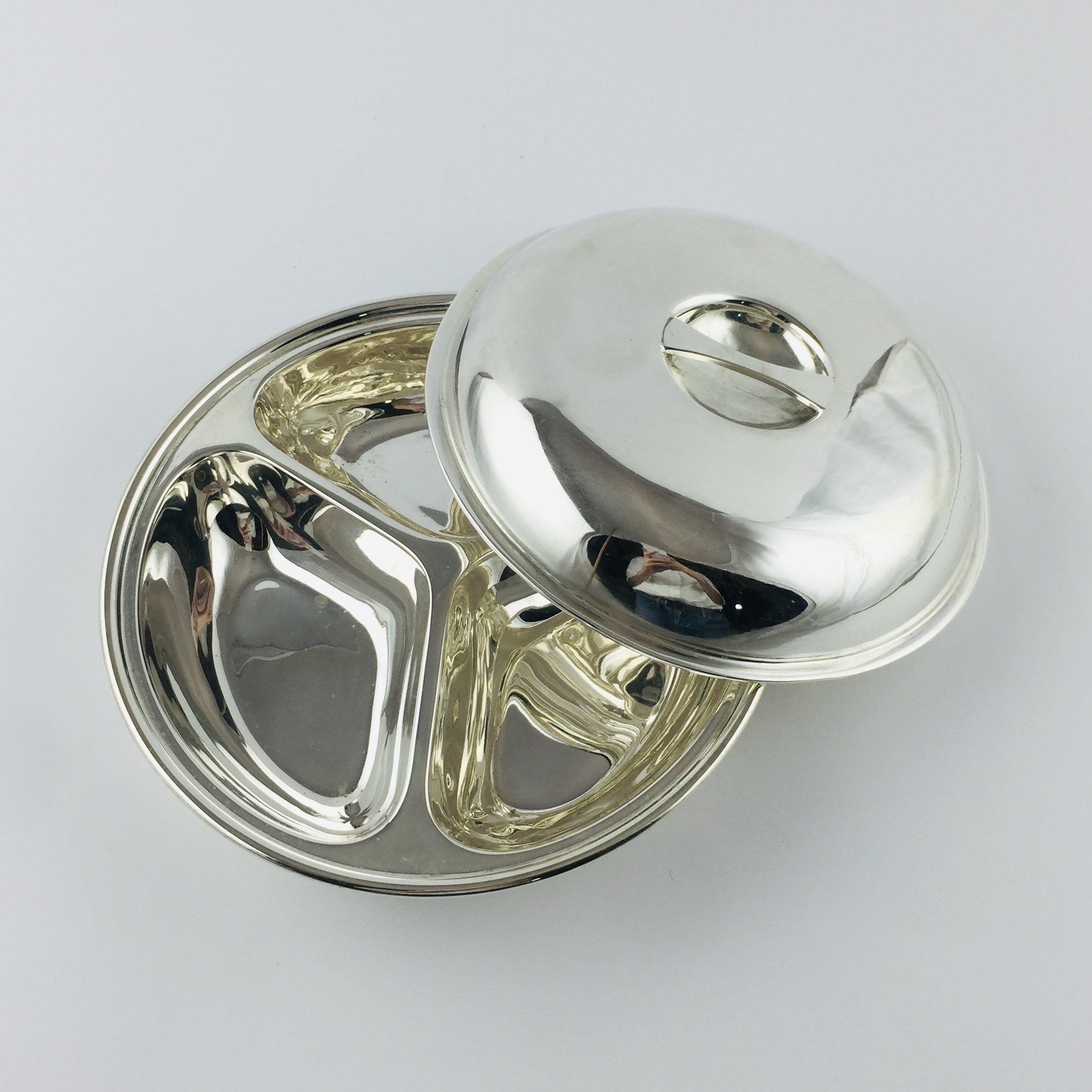 Salsera en metal plateado