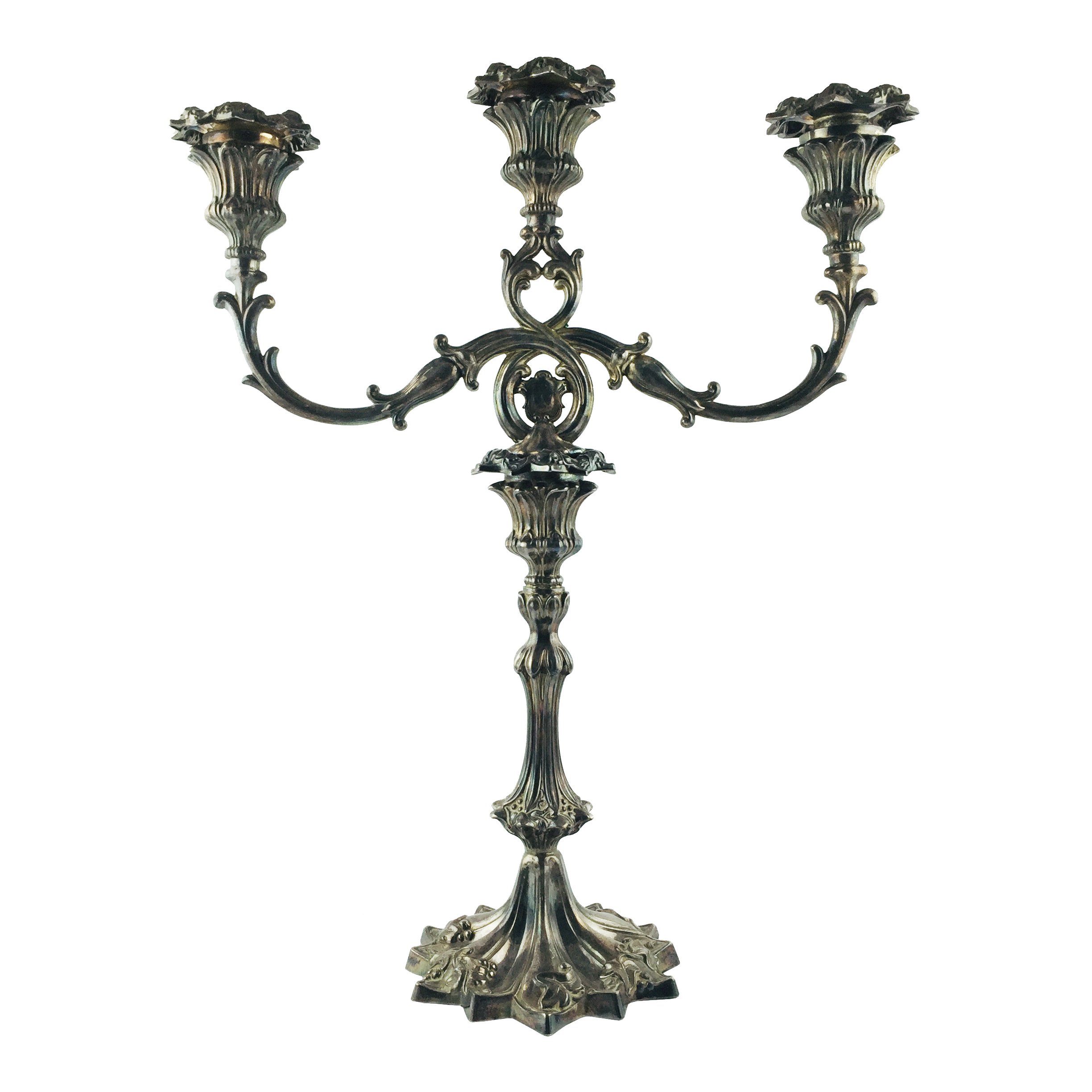 Par de candelabros en metal plateado