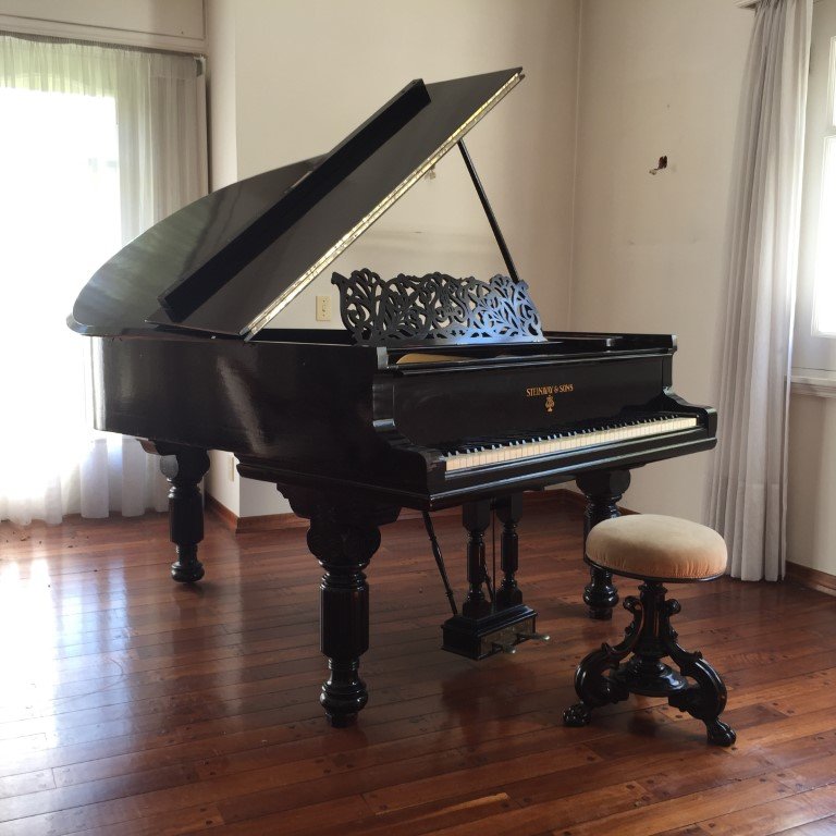 Piano Steinway