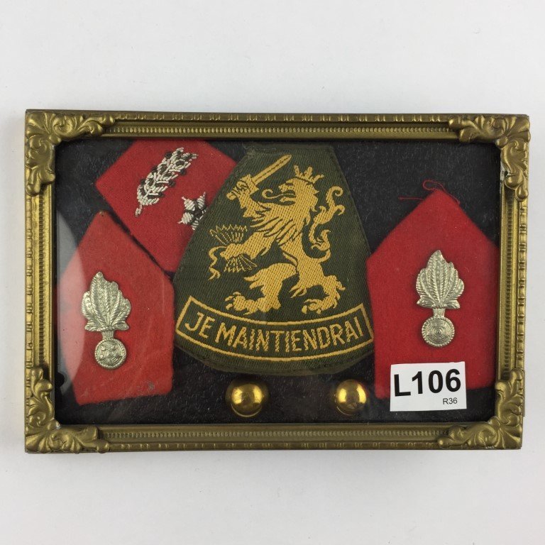 Cuatro parches y dos botones