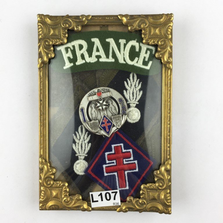 Seis parches pertenecientes al ejército francés