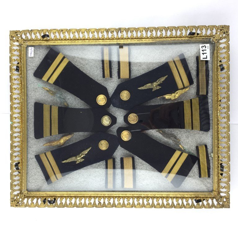 Tres pares de charreteras