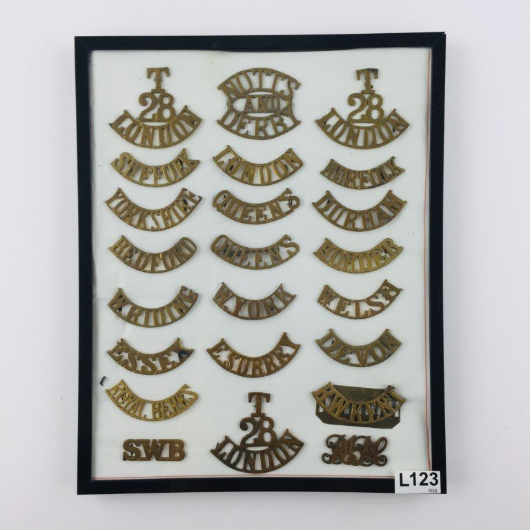 Veintitrés insignias