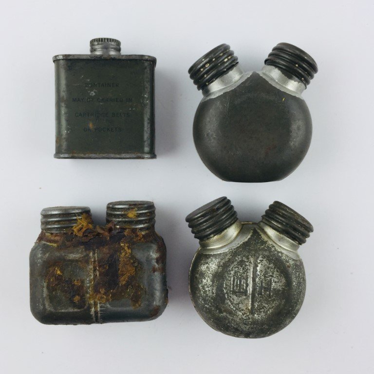 Ocho antiguas aceiteras