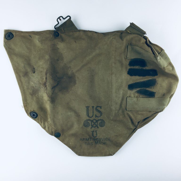 Cuatro bolsos militares