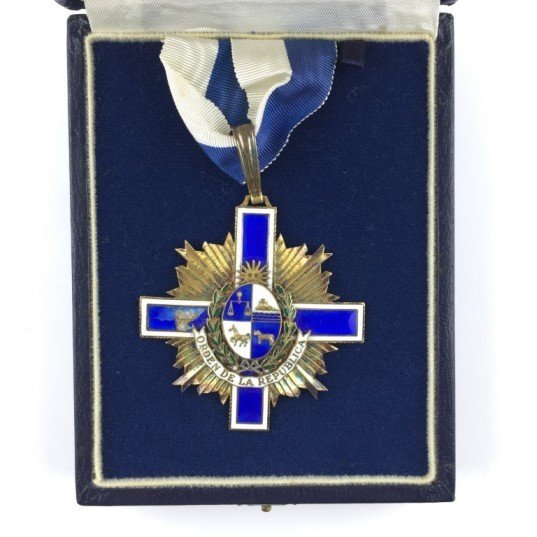 Conjunto de seis condecoraciones uruguayas