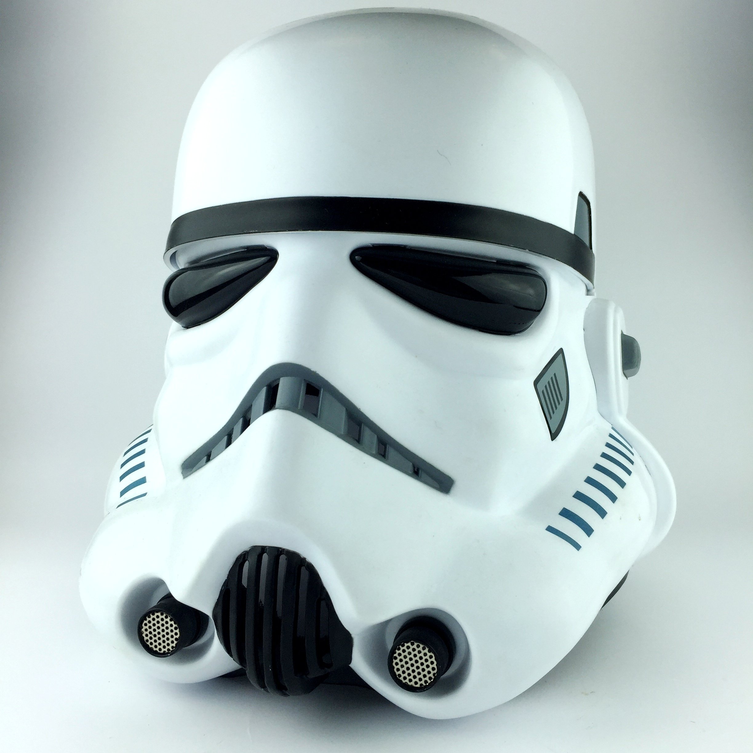 2 cascos en plástico