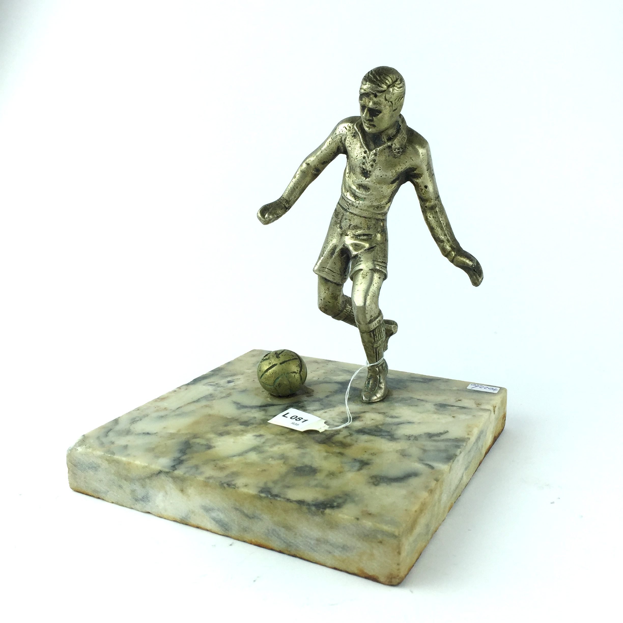 Escultura en bronce plateado