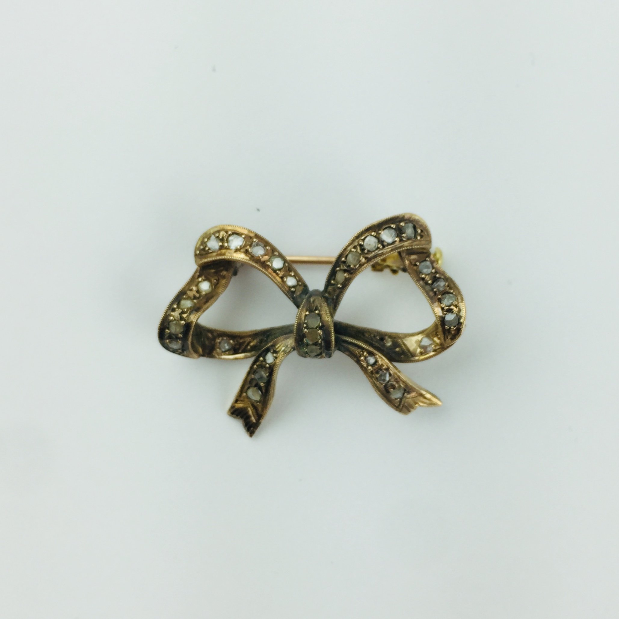 Prendedor oro y diamantes