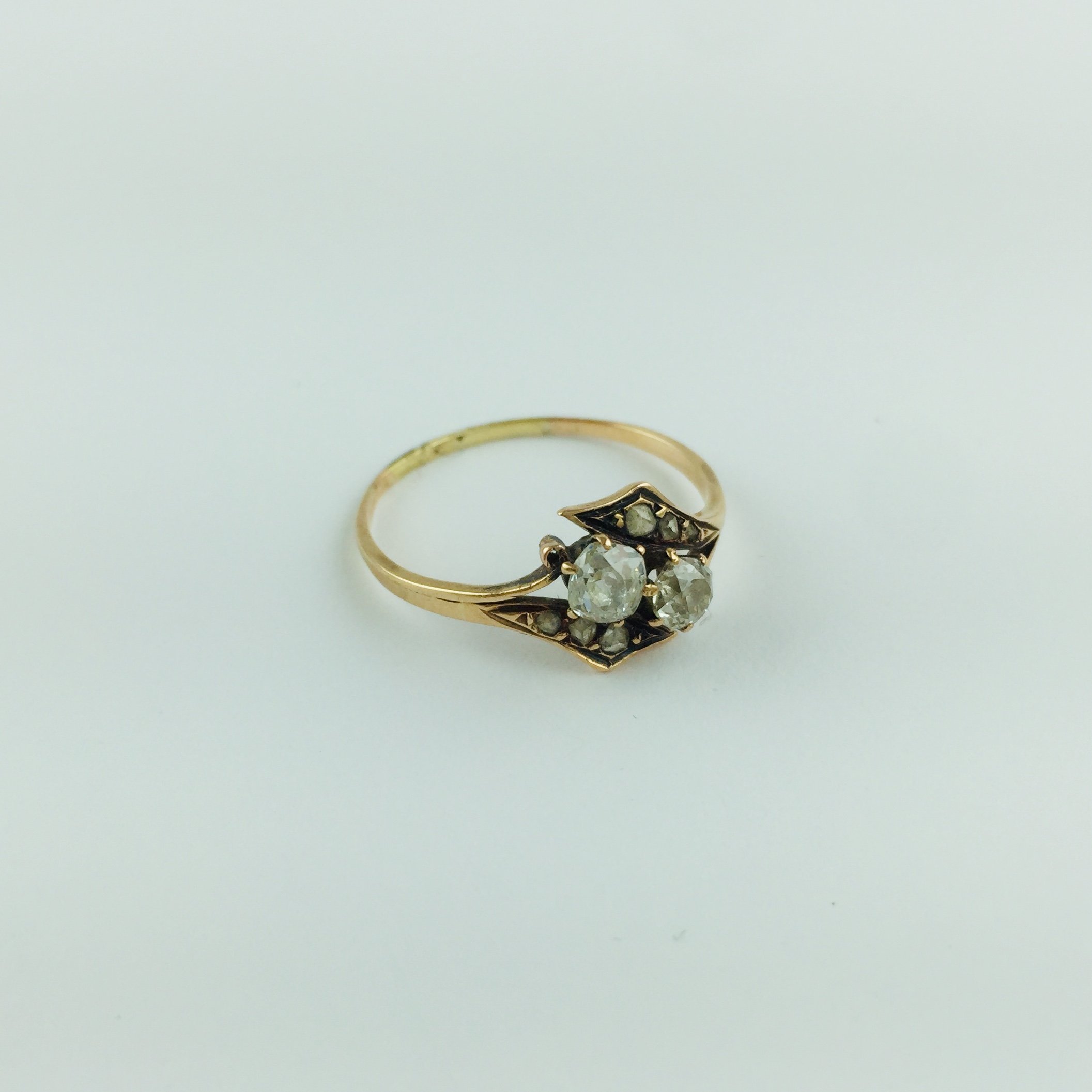 Anillo oro 18 K, brillantes y diamantes