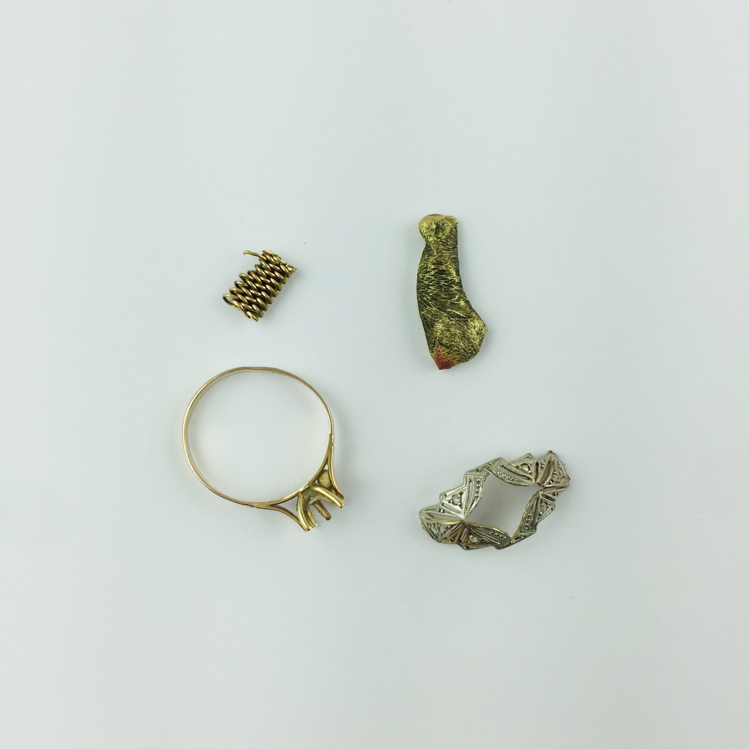 Cuatro piezas en oro