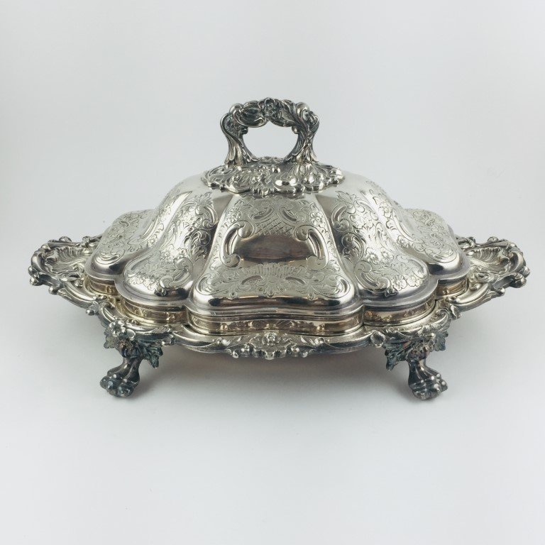 Centro de mesa en metal plateado