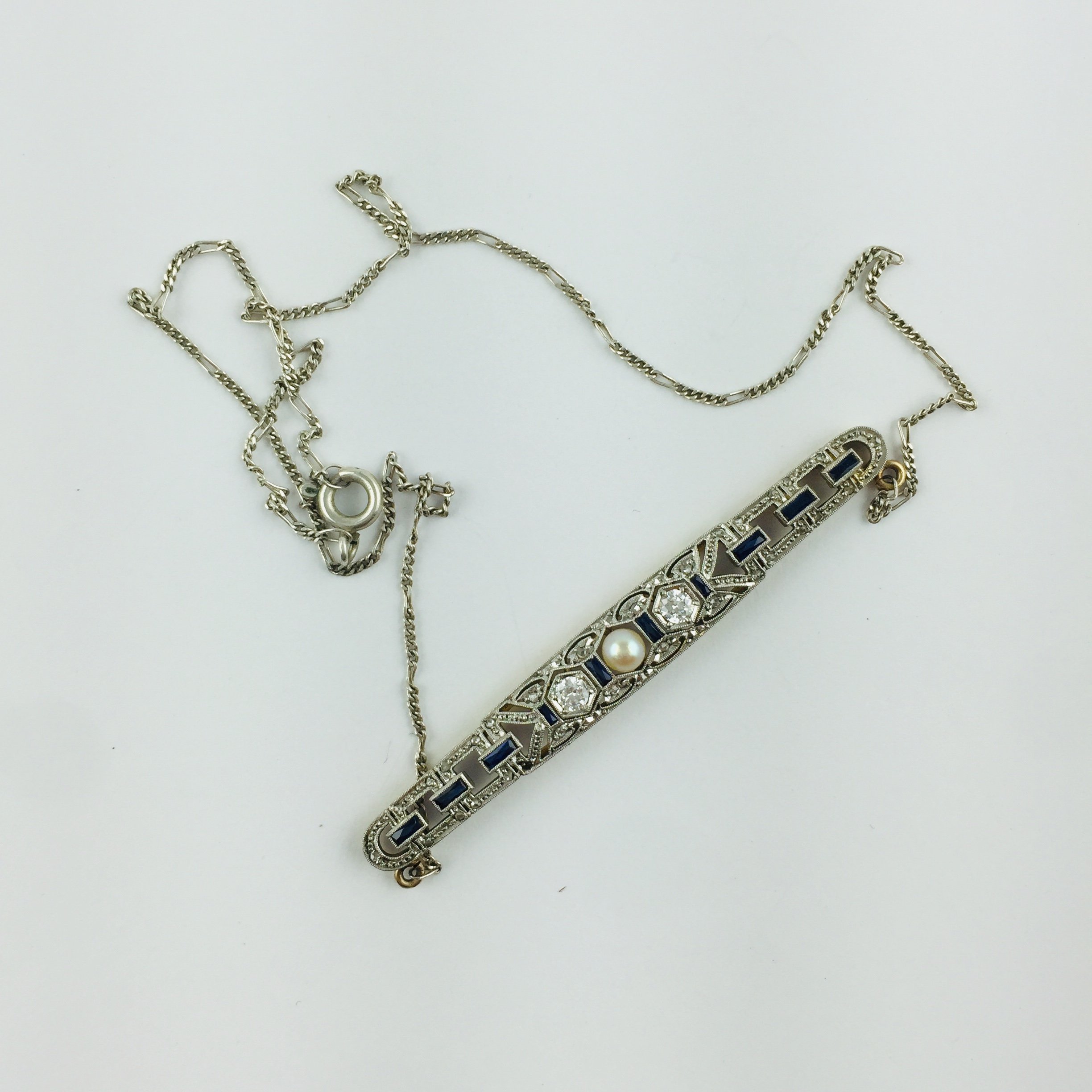 Colgante art decó oro 18 k, perla, zafiros y brillantes