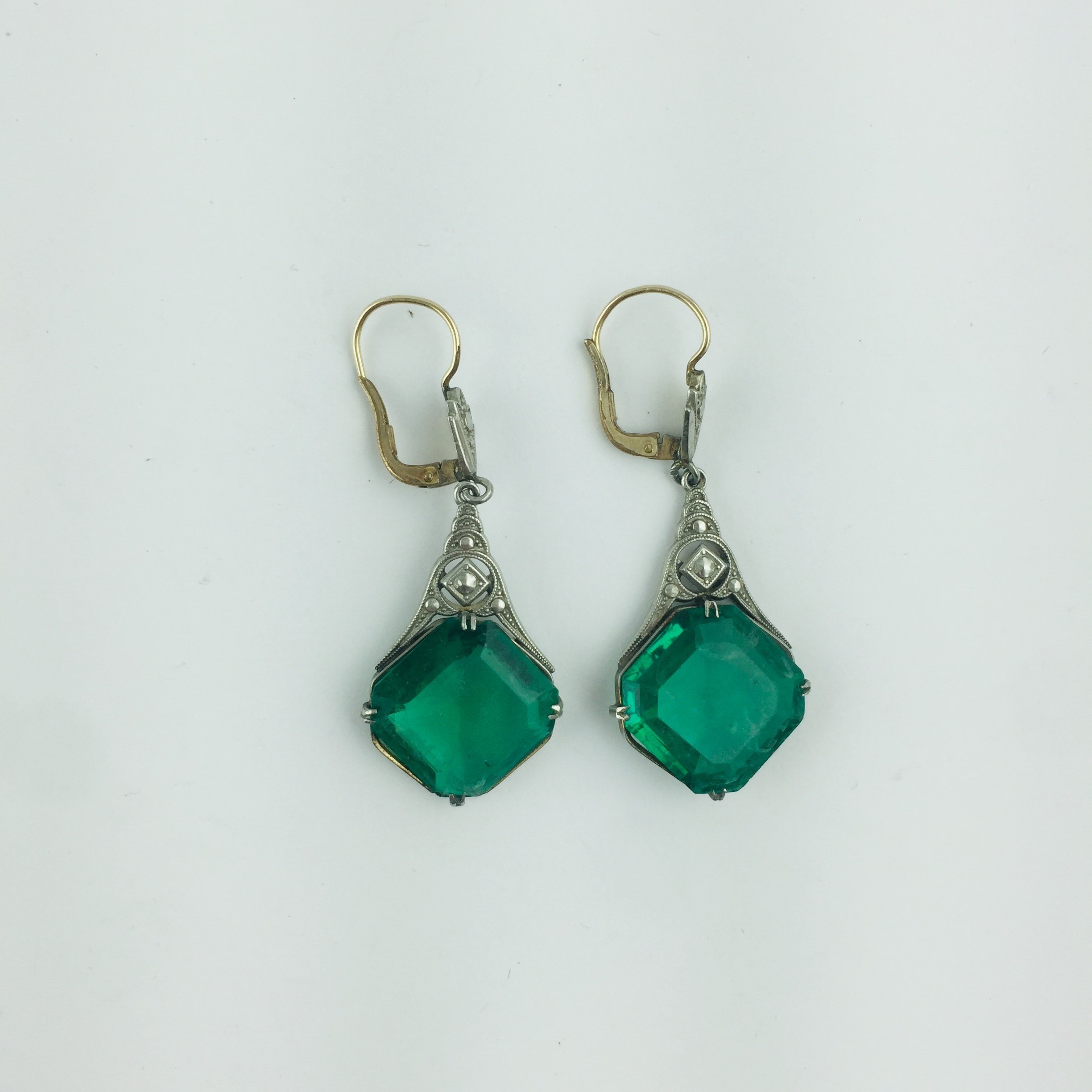 Par de caravanas arte decó oro