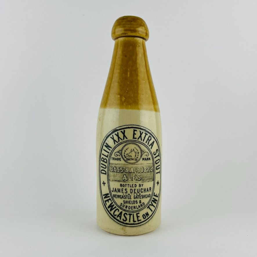 Tres botellas británica en gres