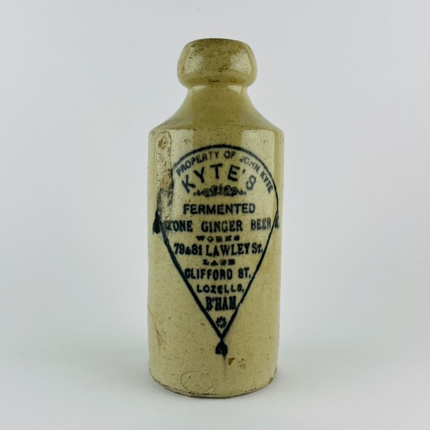 Tres botellas inglesas en gres