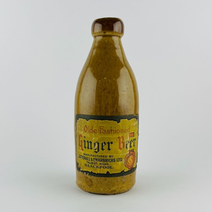 Tres botellas inglesas en gres