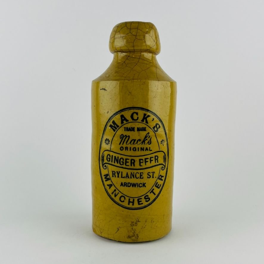 Tres botellas inglesas en gres