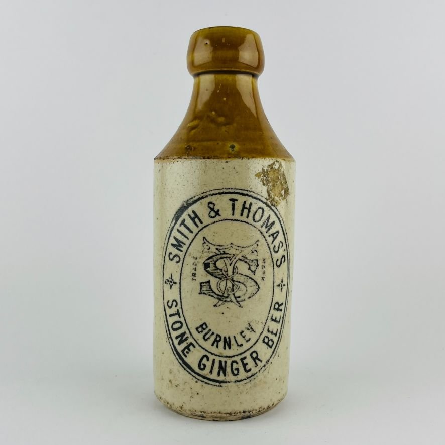 Tres botellas inglesas en gres