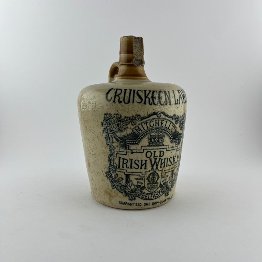 Botella de whisky en gres