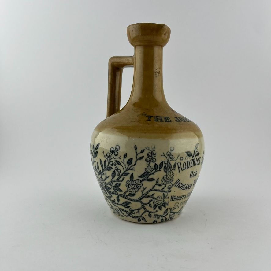 Dos botellas de whisky en gres