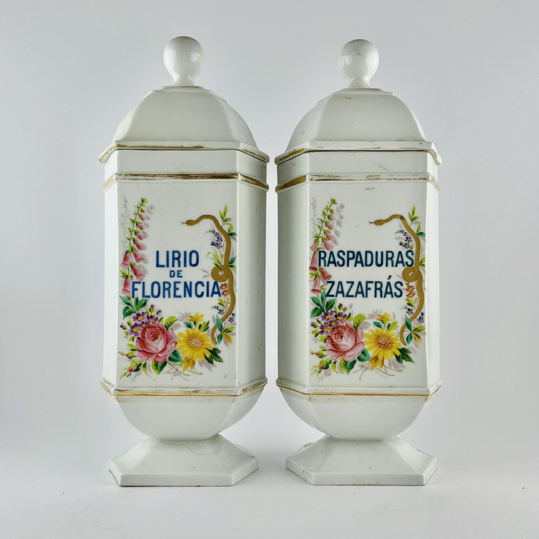 Dos frascos de farmacia