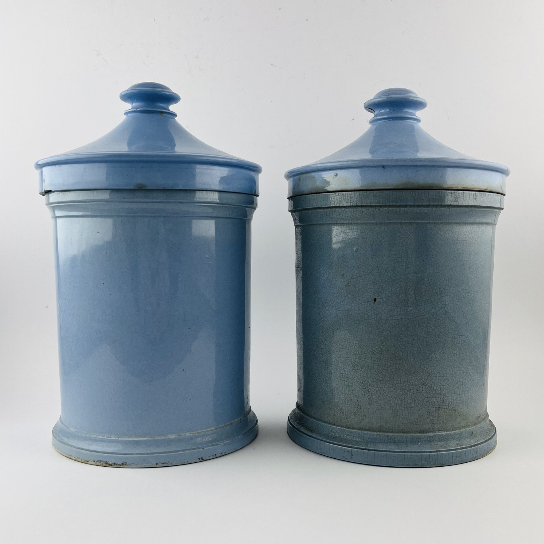 Par de frascos de farmacia