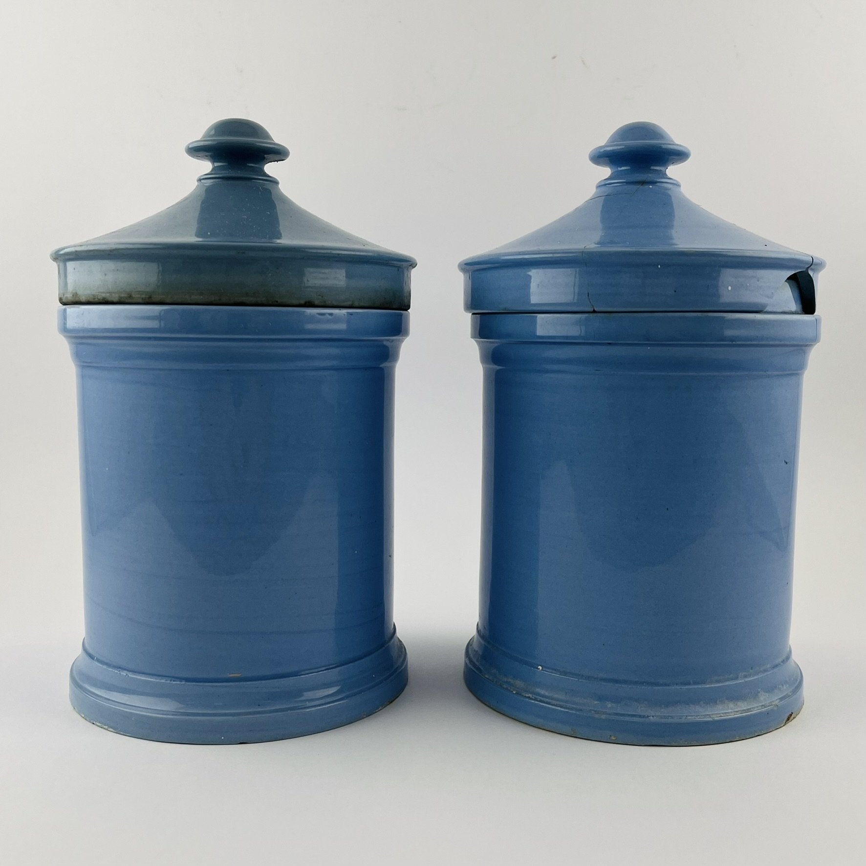 Par de frascos de farmacia