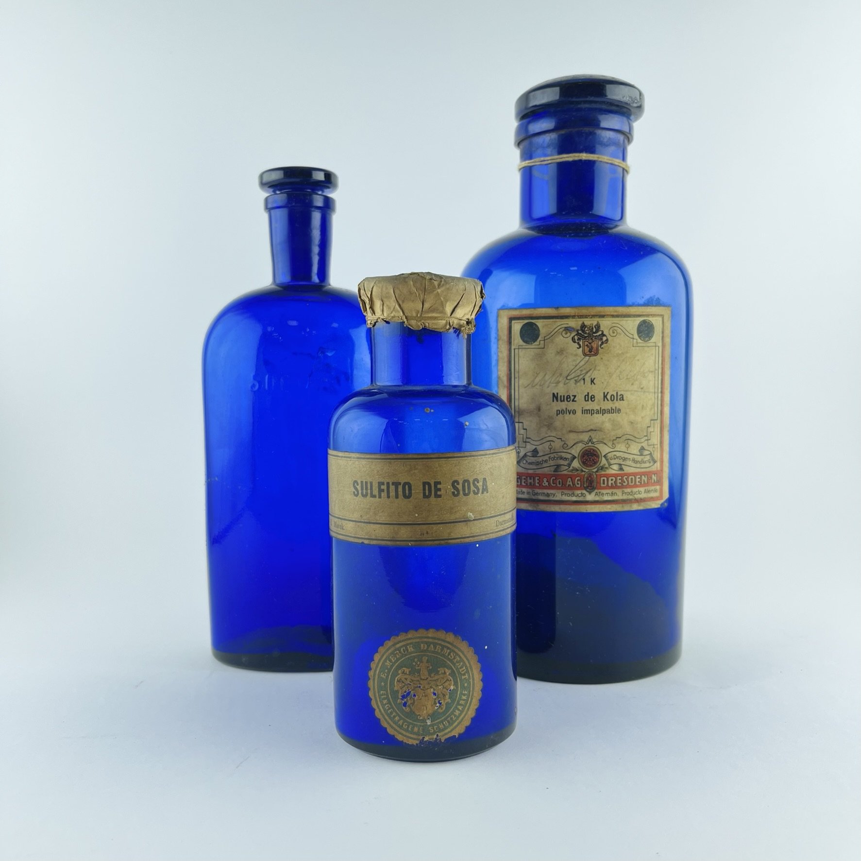 Tres frascos de farmacia