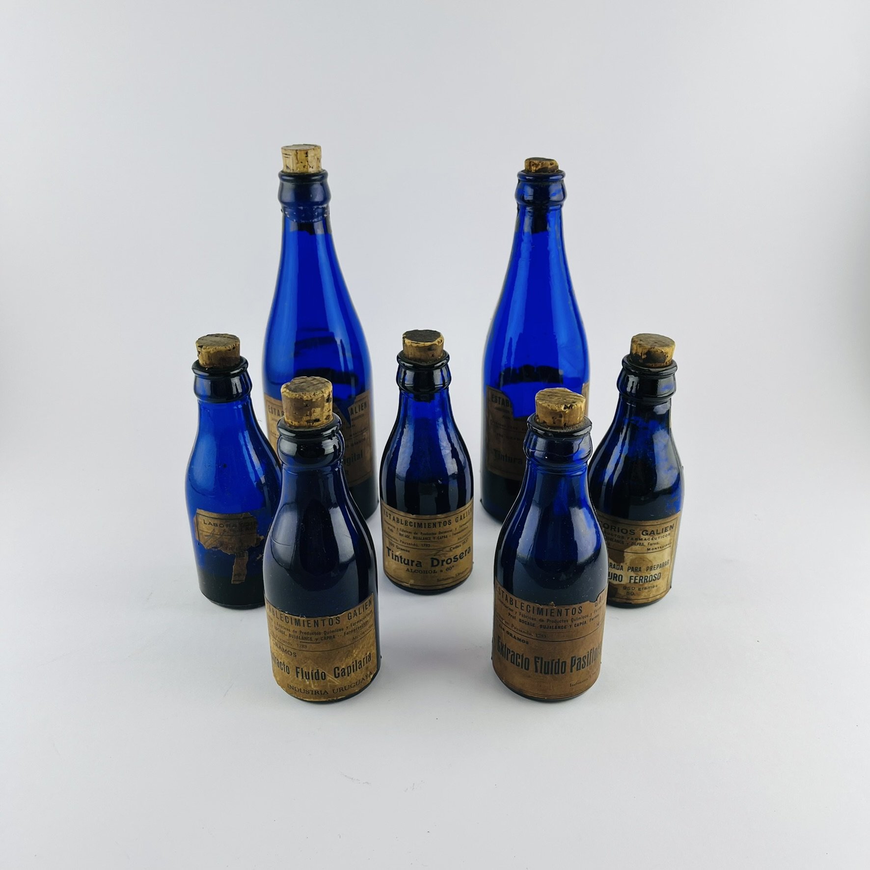 Seis botellas de farmacia