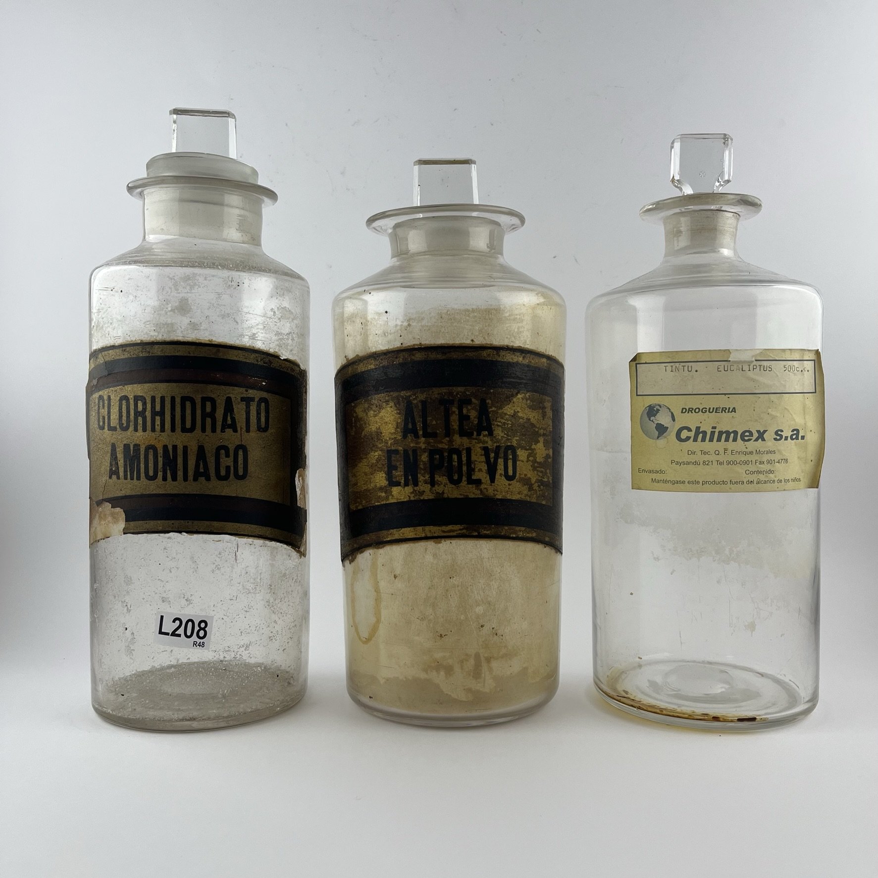 Tres frascos de farmacia