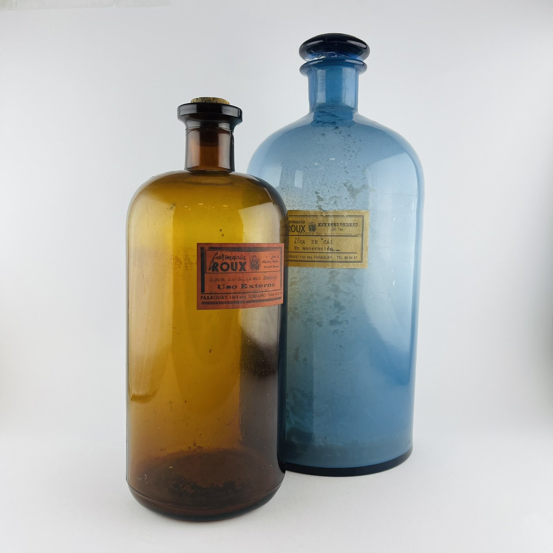 Dos frascos de farmacia