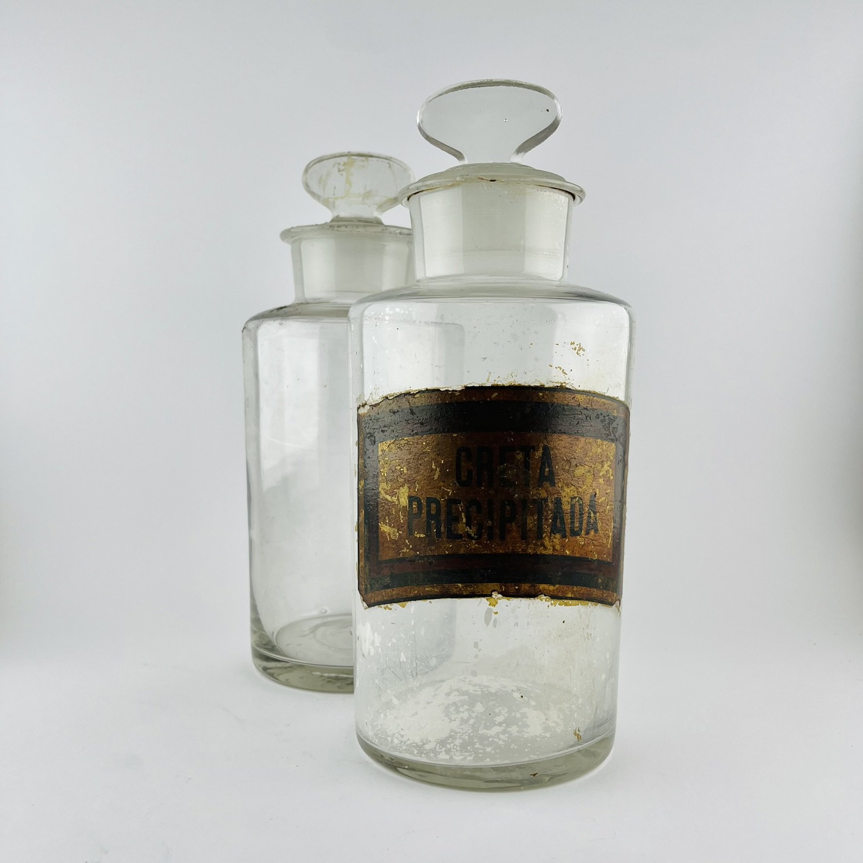 Dos frascos de farmacia