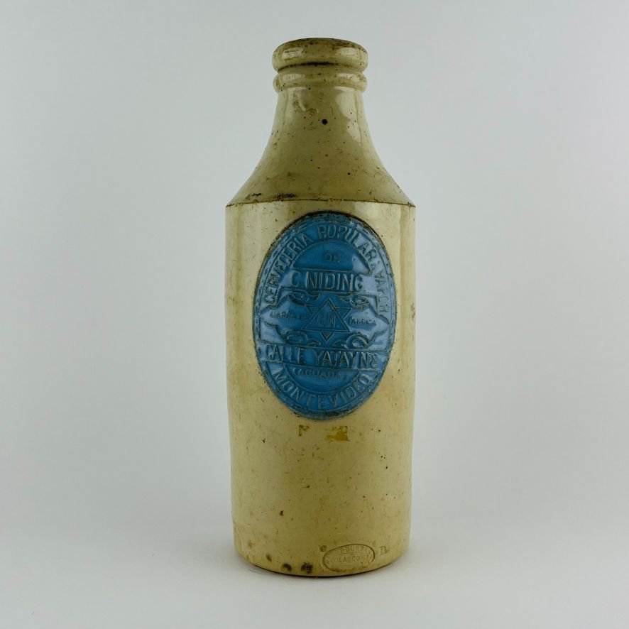 Botella uruguaya en gres