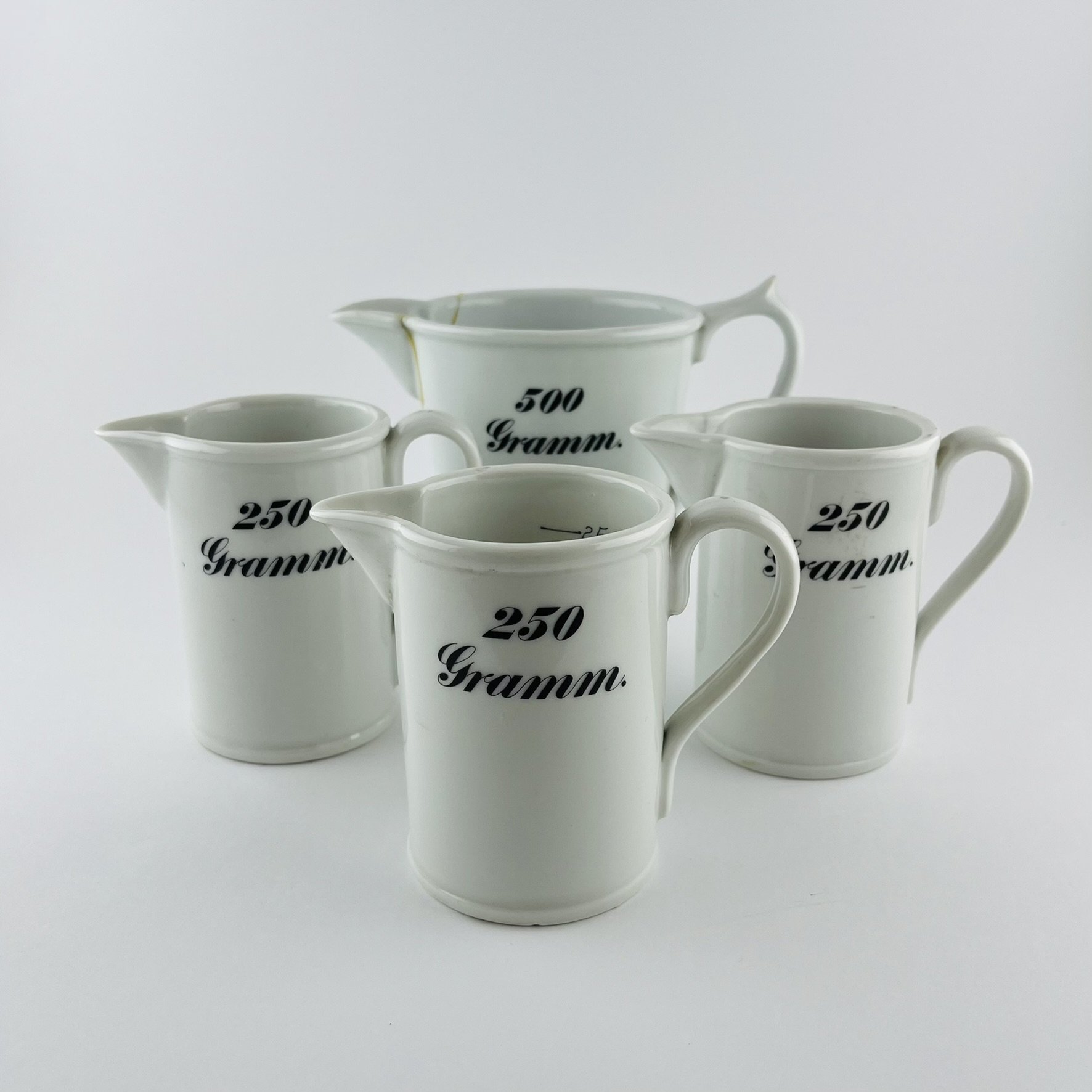 Cuatro medidas en porcelana