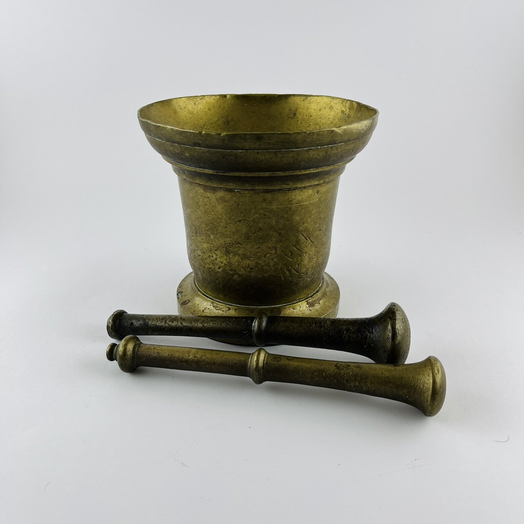 Mortero en bronce