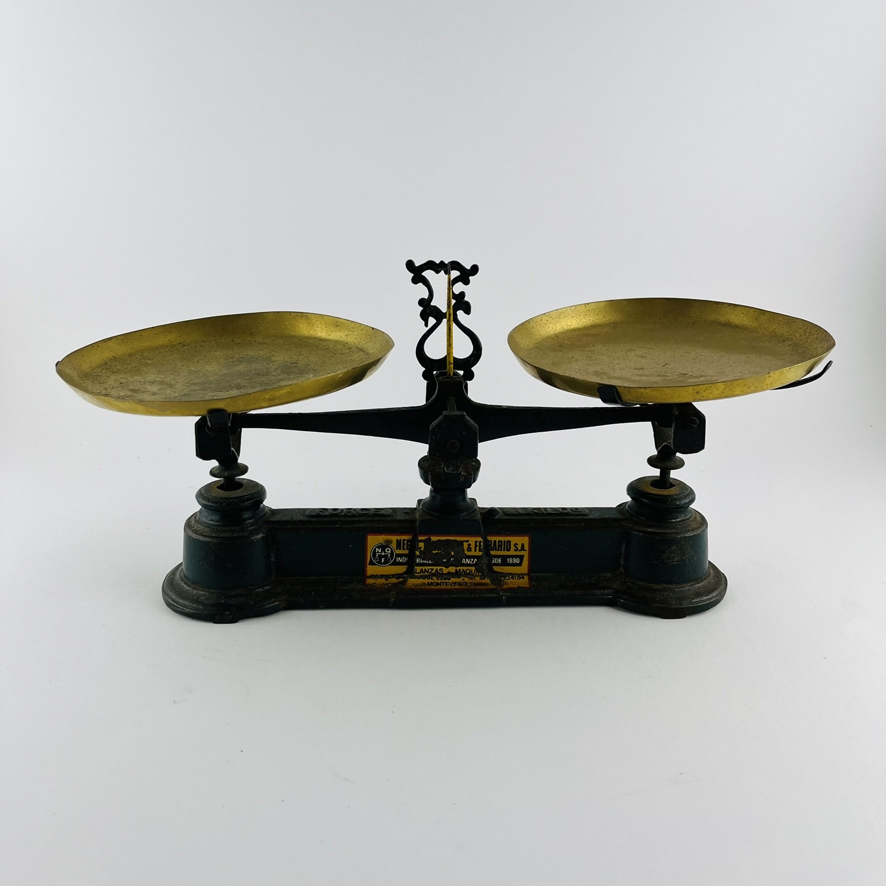 Tres balanzas